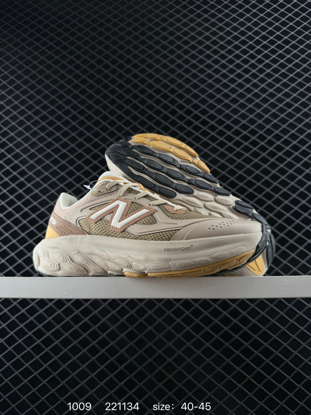 NB Ganni x New Balance NB Fresh Foam ”TRAINER UTRNGA Silver Metallic“